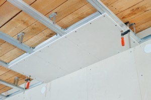 poser-faux-plafond